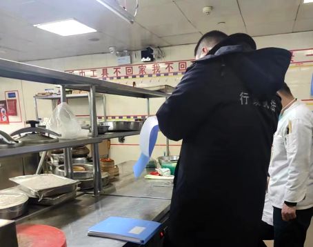 安全不放松 平安迎佳節——賽罕區市場監督管理局開展節前餐飲服務單位專項檢查